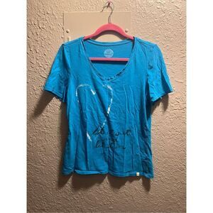 Life Is Good Blue T-Shirt Woman’s Size Medium-Flaw Small Hole On Back